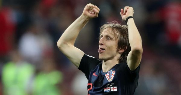 Foto: Luka Modric levanta los brazos para celebrar el pase a la final del Mundial tras eliminar a Inglaterra. (Reuters)