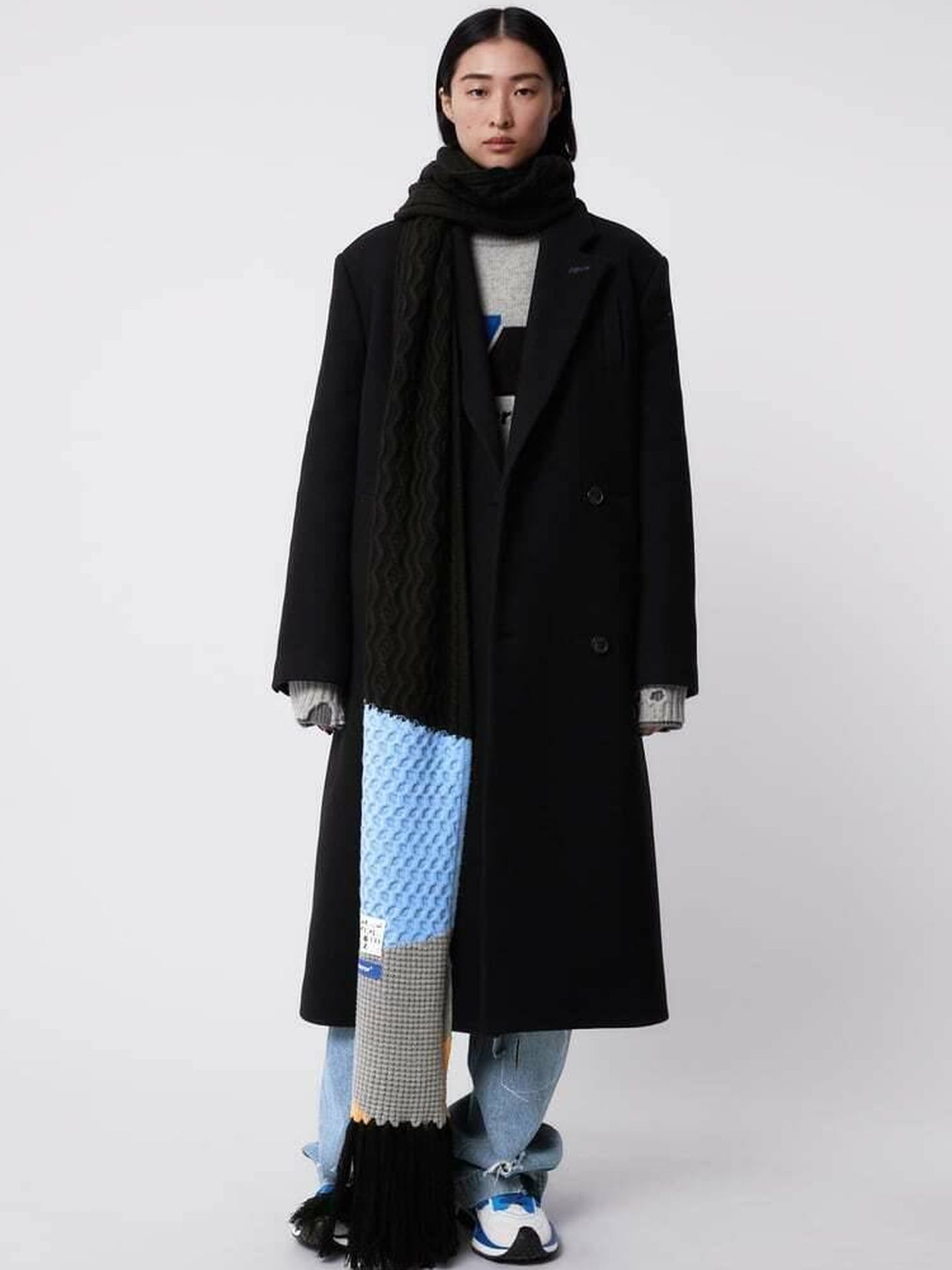 Un abrigo de la nueva colección de Zara. (Cortesía)
