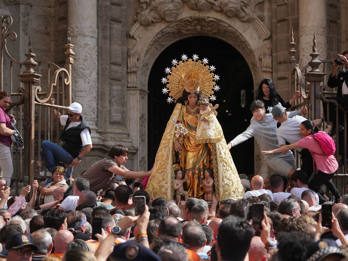 Foto: Traslado de la Virgen de los Desamparados en Valencia (Jorge Gil/Europa Press)