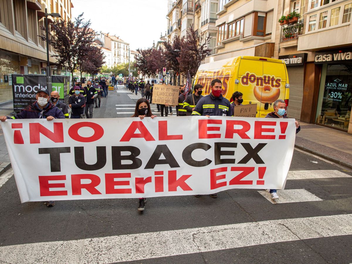 Foto: Manifestación contra el ERE en Tubacex. (EFE/David Aguilar)