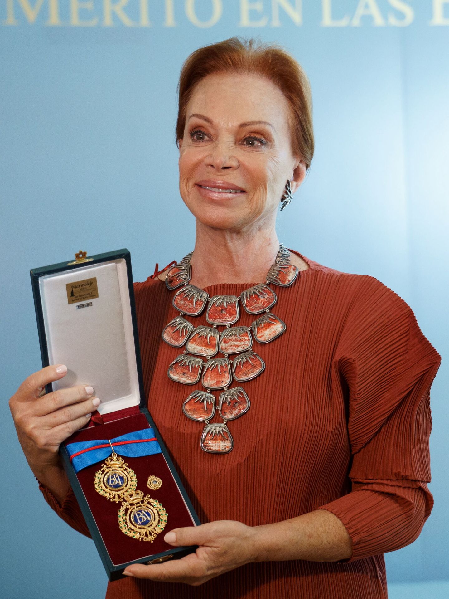 Paloma San Basilio, tras el acto de entrega de las Medallas de Oro al Mérito en las Bellas Artes 2021. (EFE/Ramón de la Rocha)