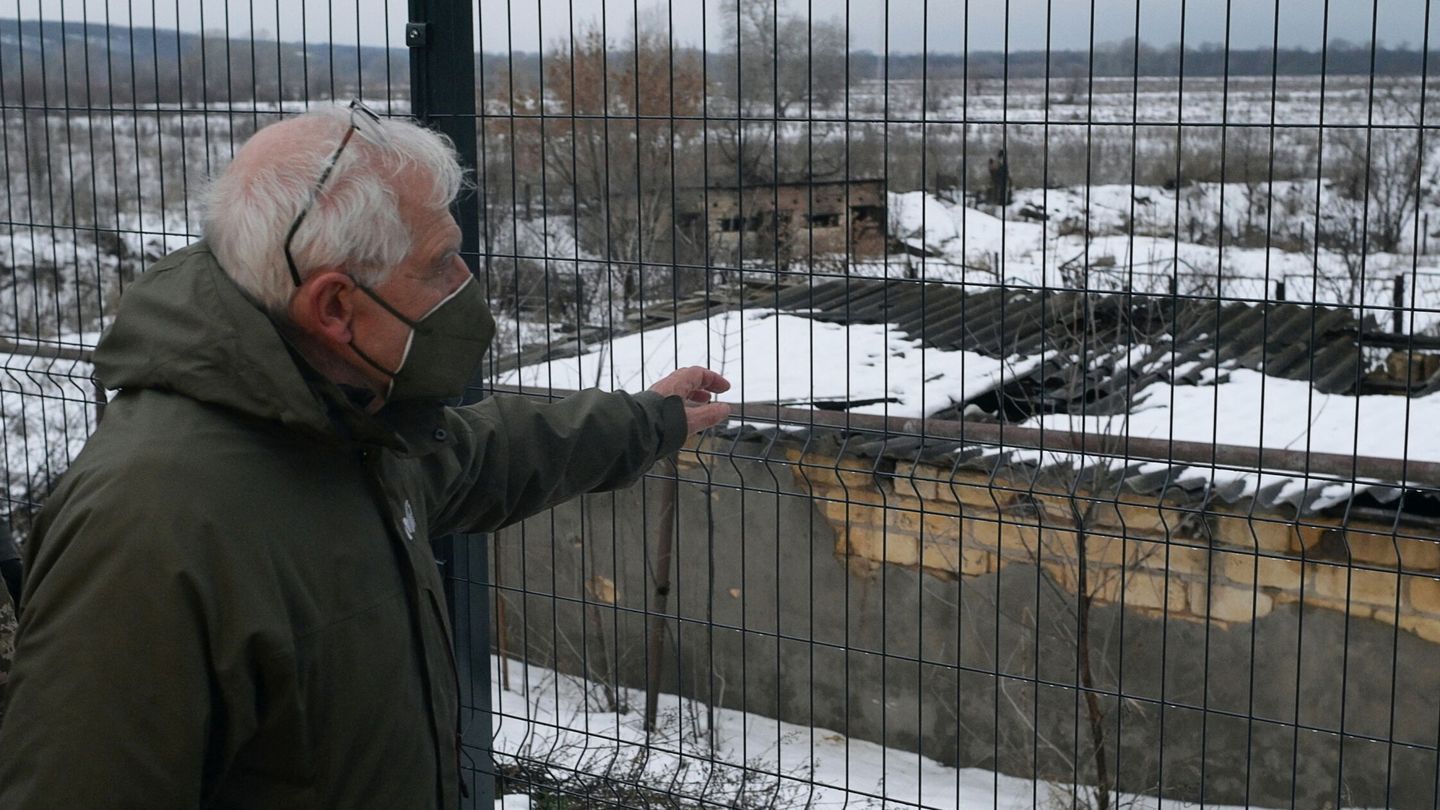 Borrell durante su viaje a Ucrania. (Reuters/Maksim Levin)