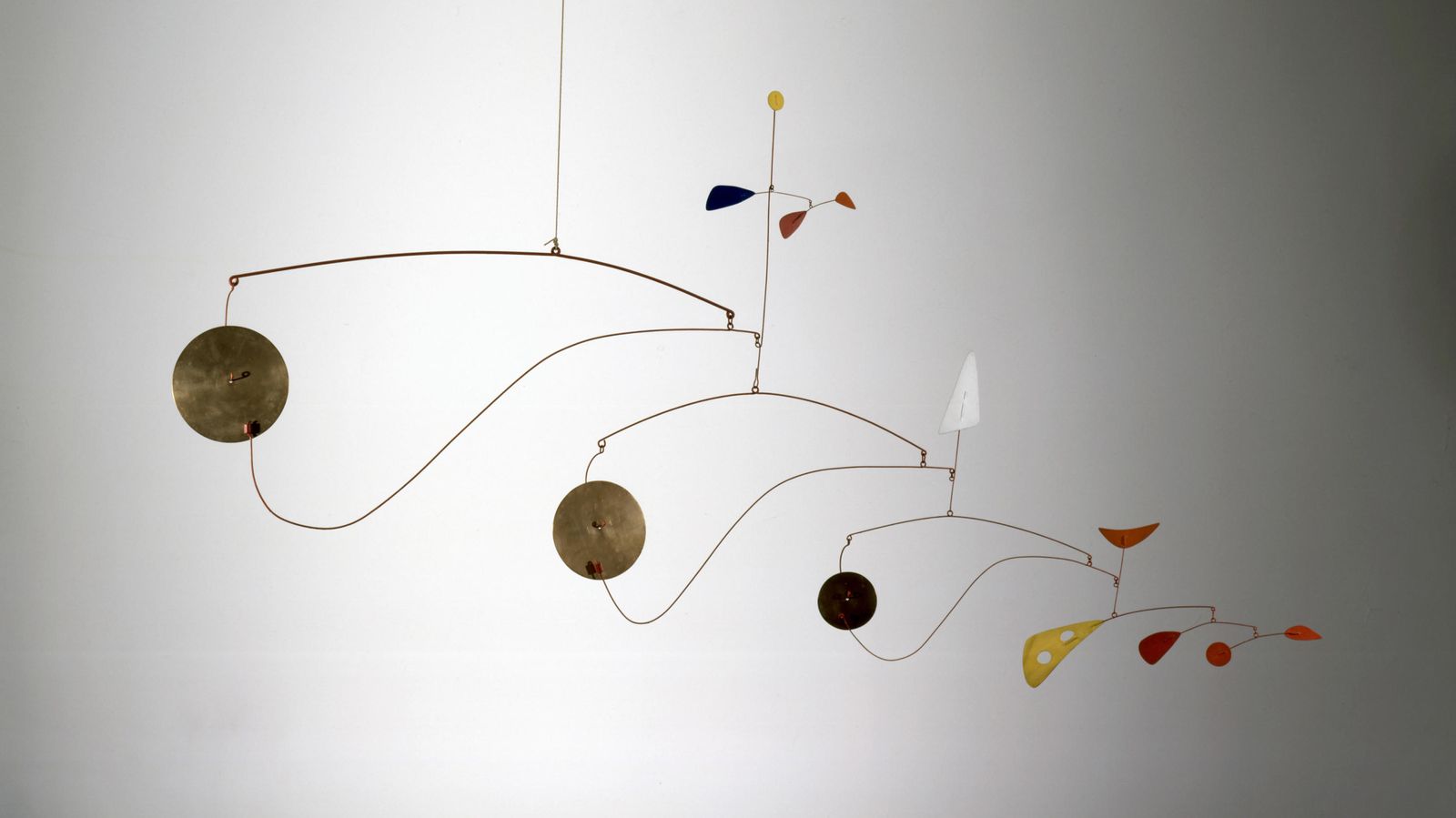 Foto: 'Triple gong', una de las obras de Calder que se pueden ver en la retrospectiva de la Tate Modern (Calder Foundation, New York / Art Resource, NY)