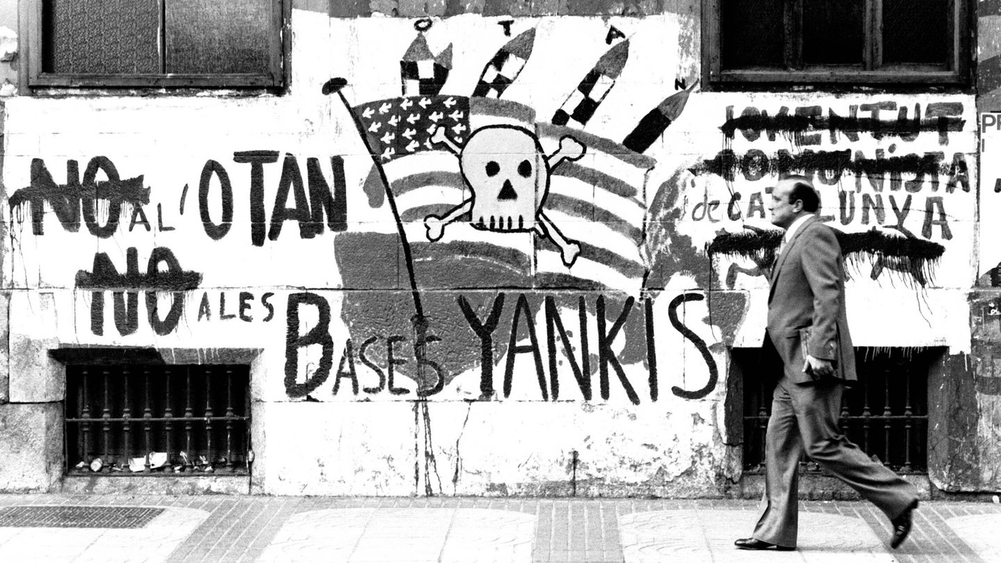 Grafitis contra la OTAN en Barcelona.  (Getty/Gamma-Rapho/Jean-Marc Charles)