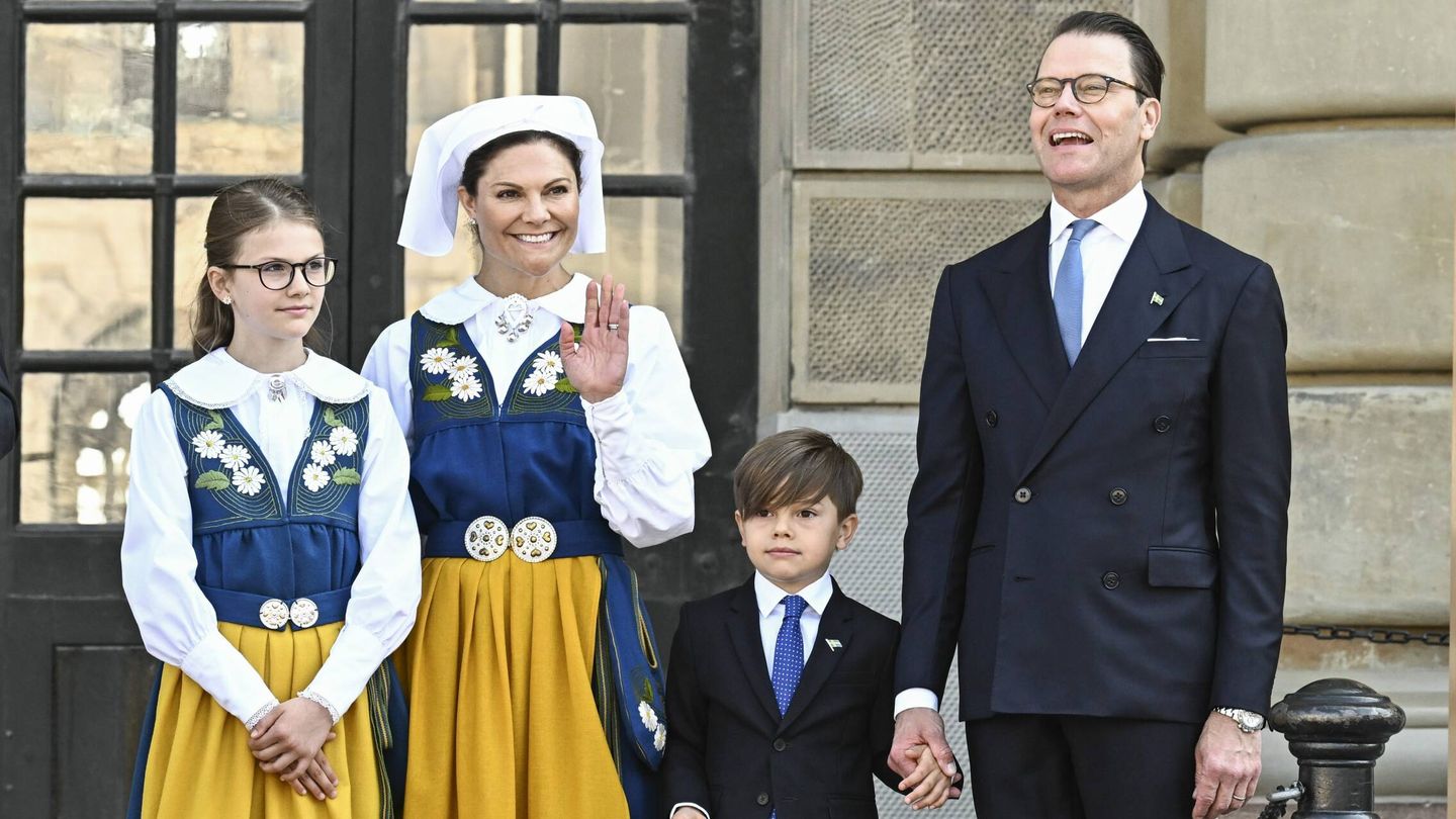 El posado familiar de Victoria de Suecia por la festividad nacional. (CP)