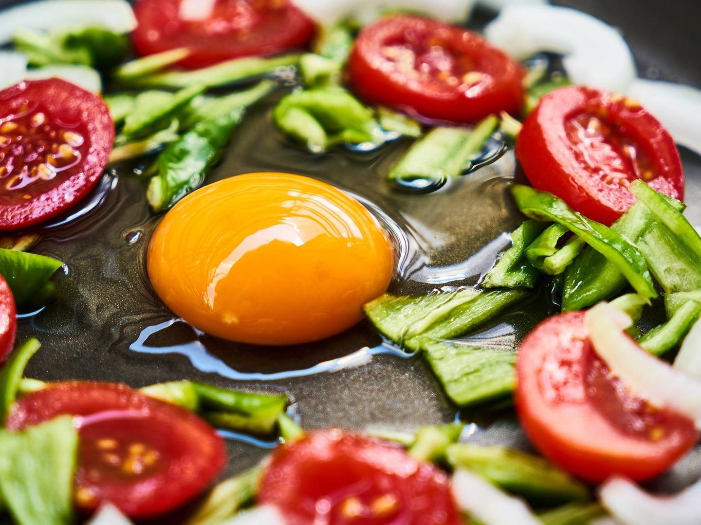El huevo causa el 23% de las toxiinfecciones alimentarias por salmonela en verano.