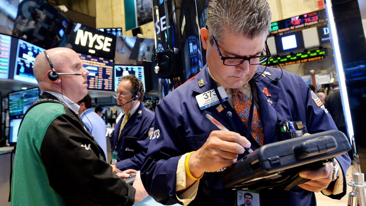Wall Street culmina una semana de infarto en el parqué con un tímido rebote