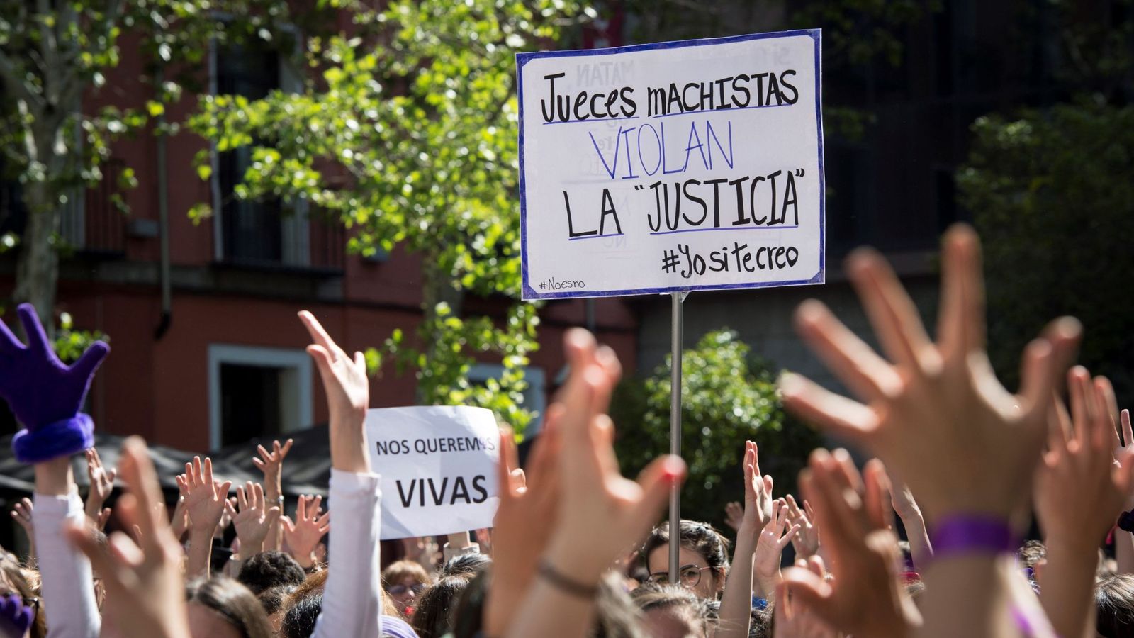Foto: Concentración feminista contra el fallo judicial de La Manada en la Puerta del Sol este jueves. (EFE)