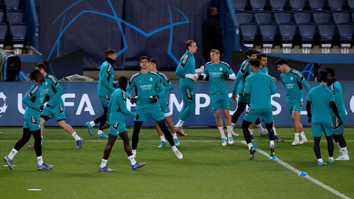 Los jugadores del Real Madrid entrenándose durante el día de ayer. (EFE/Yoan Valat)