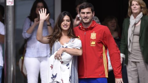 Sara Carbonero e Iker Casillas presentan a la prensa a Lucas