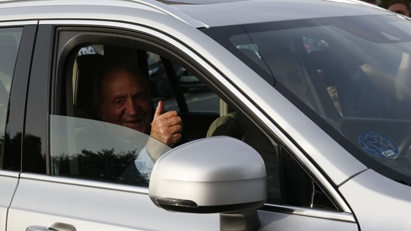 El rey Juan Carlos, a su llegada a Sanxenxo en mayo de este año en su primera visita a España. (EFE/Lavandeira Jr.)