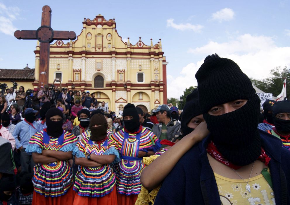 Foto: Mujeres indígenas que pertenecen al Ejército Zapatista de Liberación Nacional durante una marcha de protesta en San Cristóbal de las Casas, Chiapas. (Reuters)