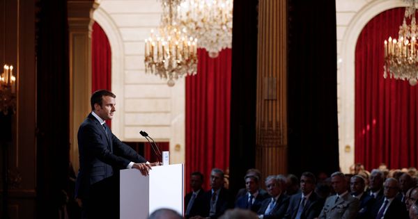 Foto: El presidente Emmanuel Macron durante la reunión anual de embajadores franceses, en París. (Reuters)