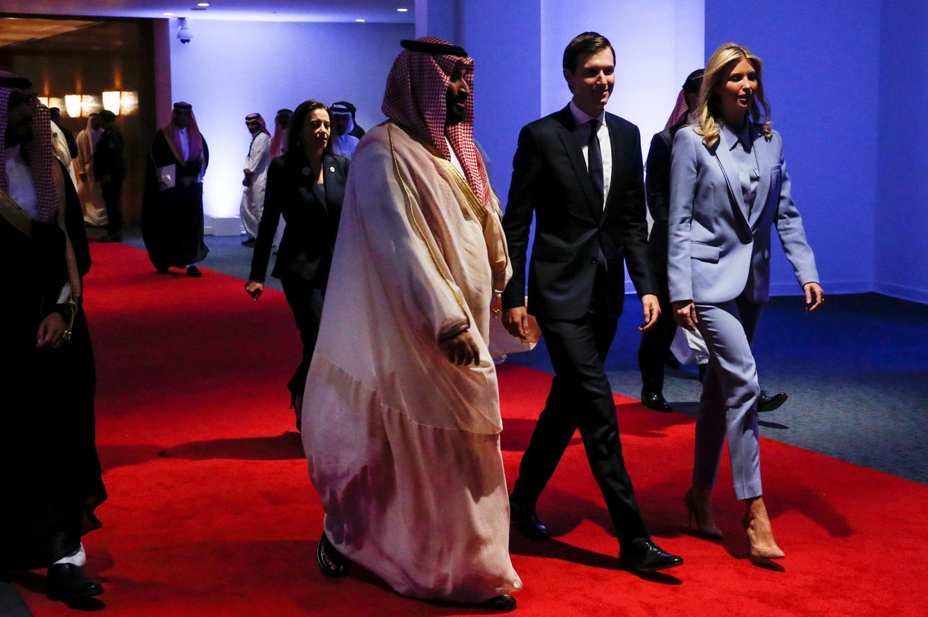 Saudi Arabia's Deputy Crown Prince Mohamed Bin Salman con Jared Kushner e Ivanka Trump en Riad, en mayo de 2017. (Reuters)