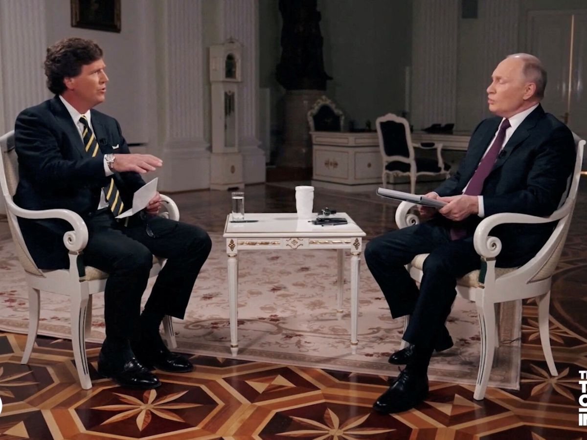 Foto: Tucker Carlson durante la entrevista a Vladimir Putin. (Fotografía: Reuters)