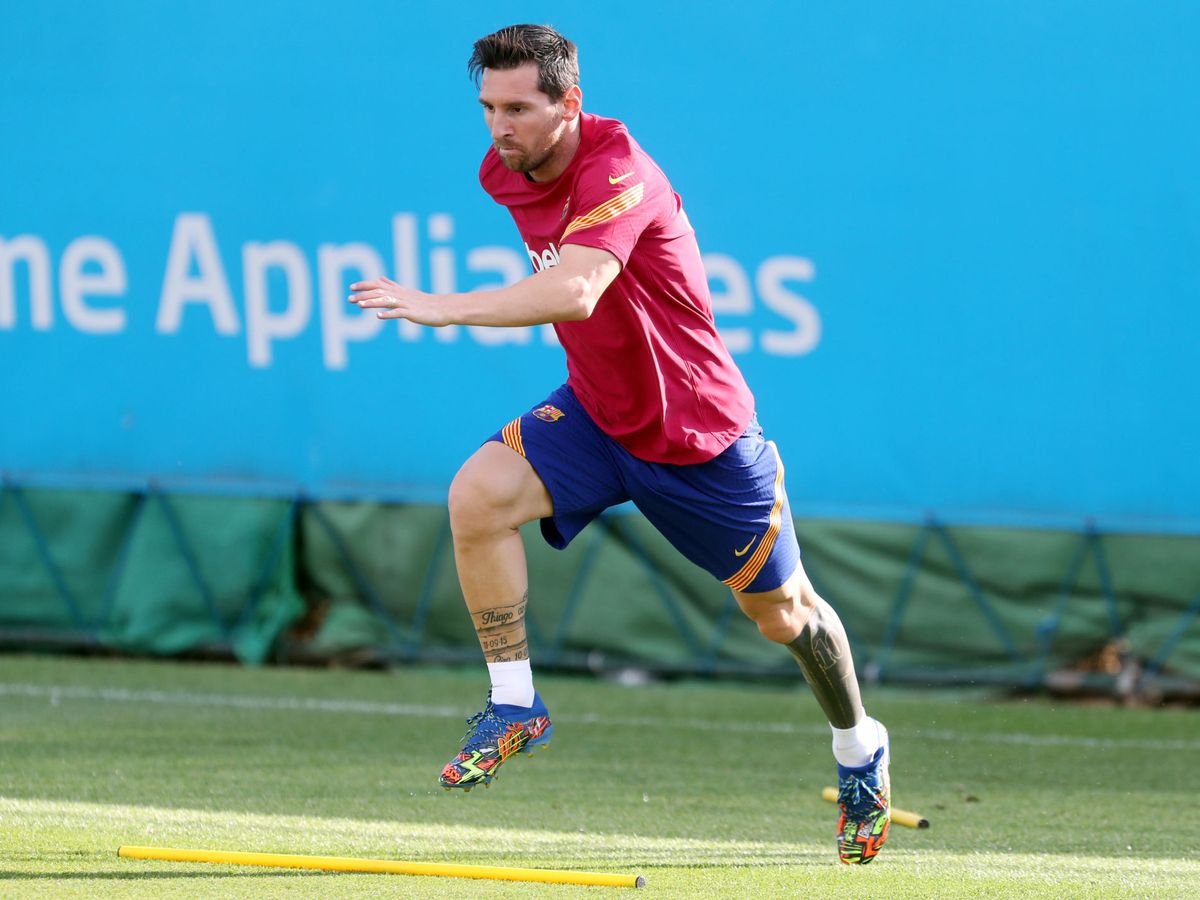 Foto: Leo Messi se entrena en solitario en la Ciudad Deportiva del Barcelona. (EFE)
