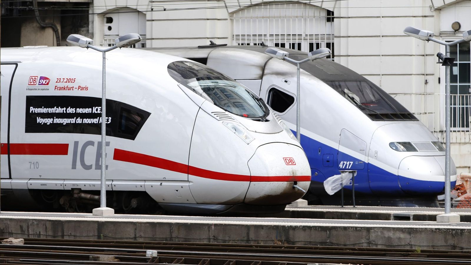 Foto: Dos TGV, en la Estación de l'Est de París. (Archivo Reuters)