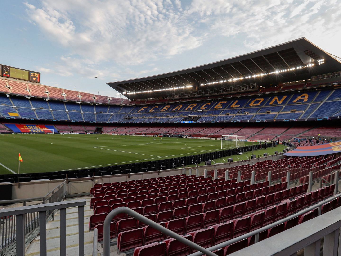 El estadio Camp Nou, vacío momentos antes del Barça-Nápoles en agosto de 2020. (EFE)