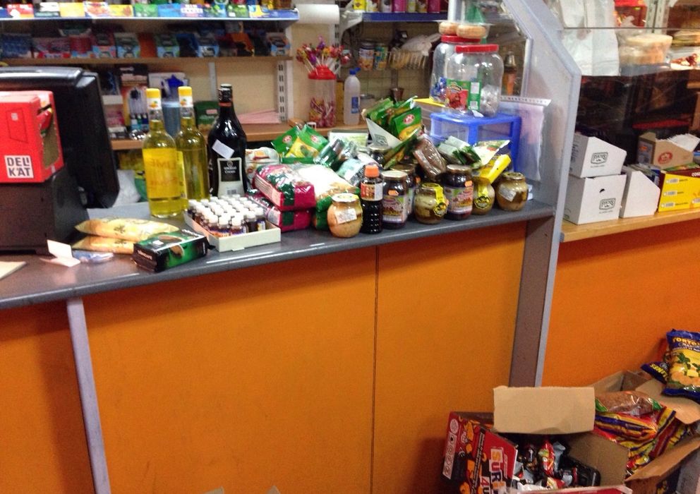 Foto: La tienda de alimentación intervenida por la Policía Municipal.