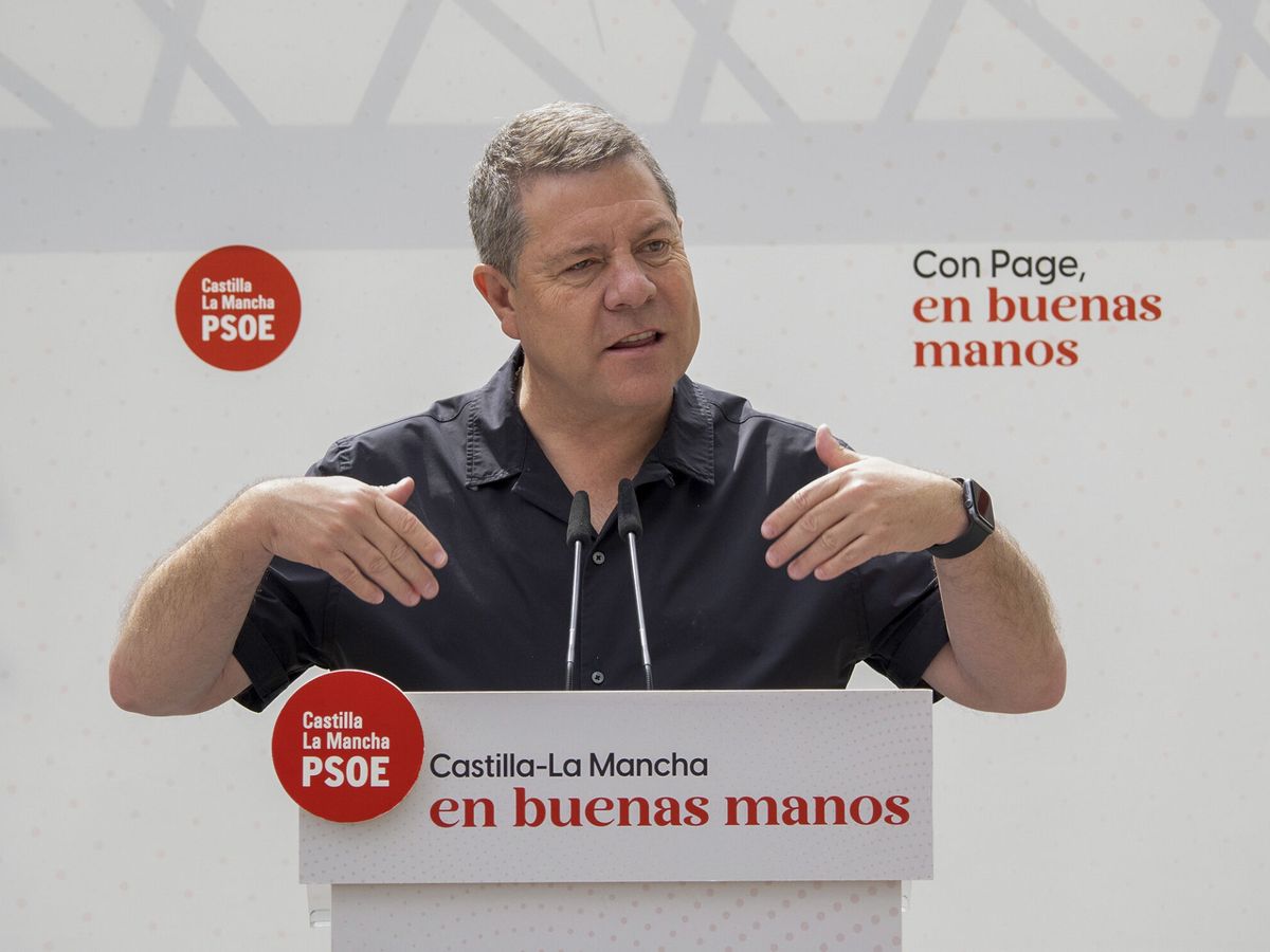 Foto: A qué se dedicaba el candidato a las elecciones en Castilla-La Mancha, Emiliano García-Page, antes de ser político. (EFE/José del Olmo)
