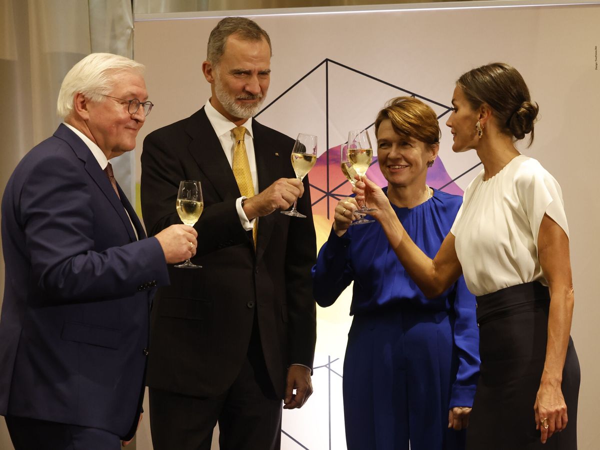 Foto: El brindis de los Reyes con el presidente Steinmeier y Elke Büdenbender. (EFE/Juanjo Martín)