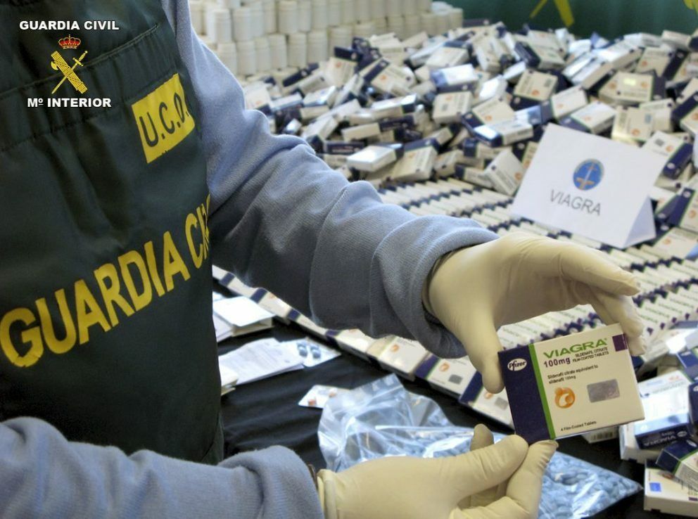 Incautación policial de un lote de 90.000 pastillas de Viagra falsa. (EFE)