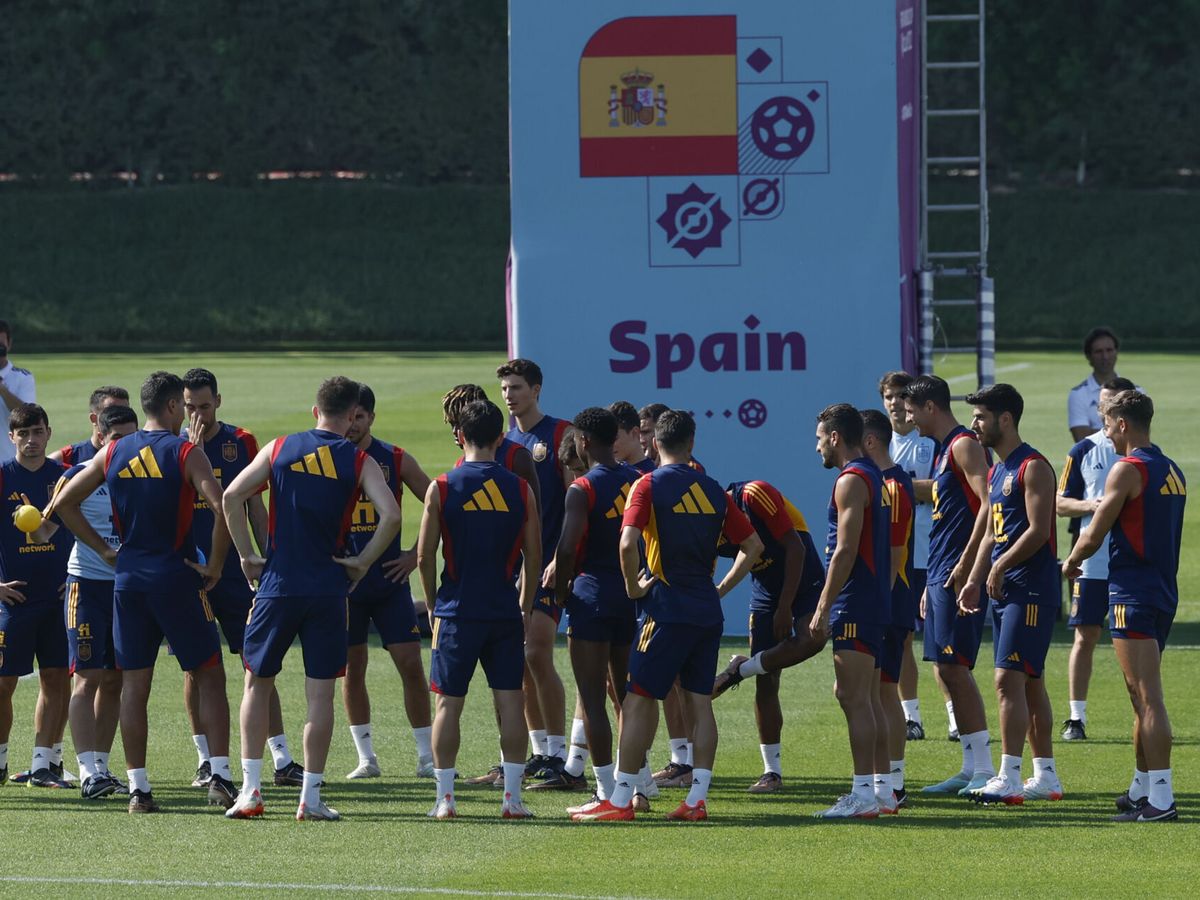 Foto: La Selección Española, en un entrenamiento durante el Mundial de Qatar 2022. (EFE/JuanJo Martín).