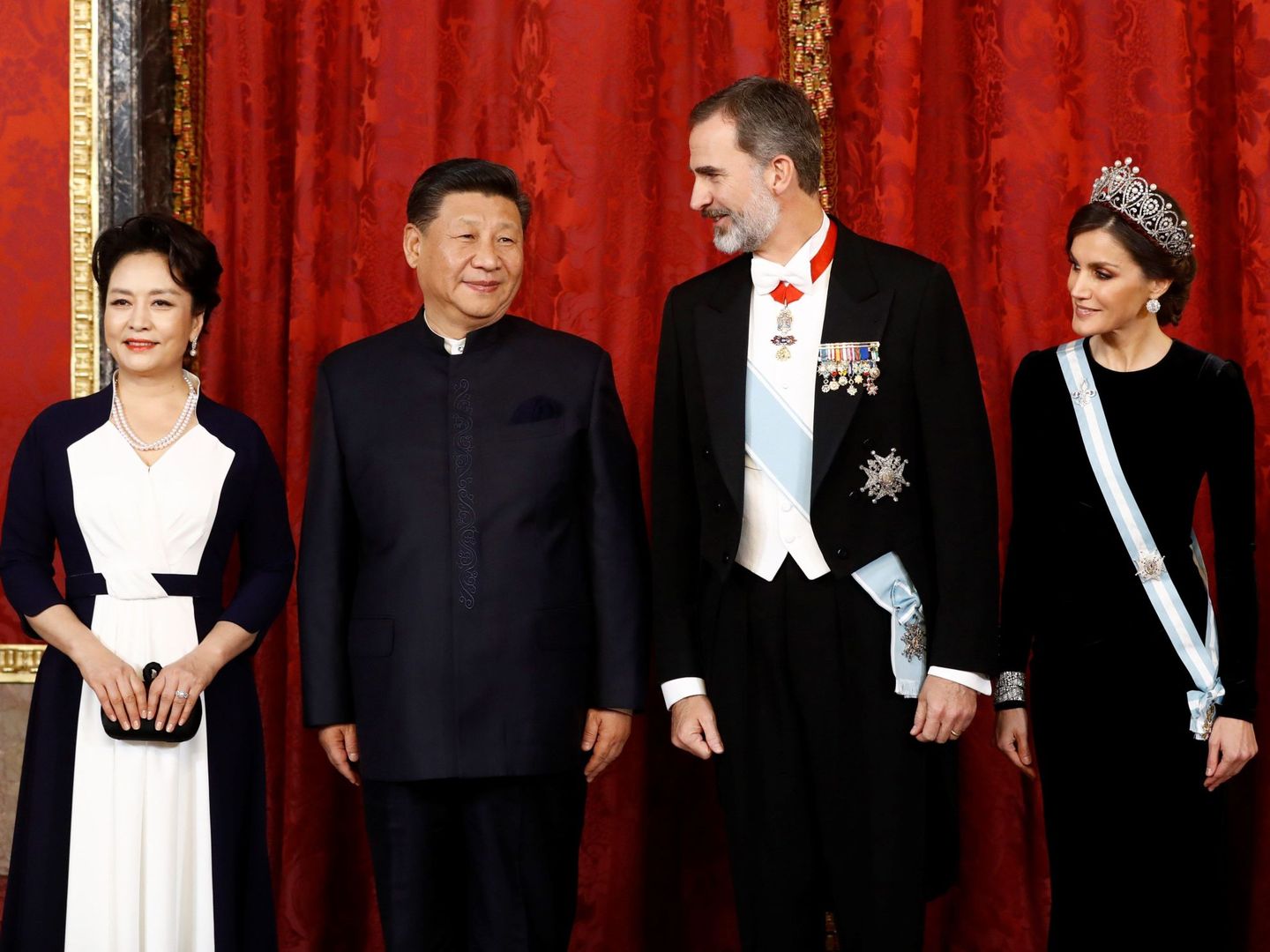 Los Reyes de España, junto al presidente chino, Xi Jinping, y su esposa, Peng Liyuan. (EFE)