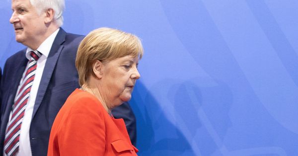Foto: Merkel no lamentará ver partir a Seehofer, pero una ruptura con la CSU la dejaría muy débil. (EFE)