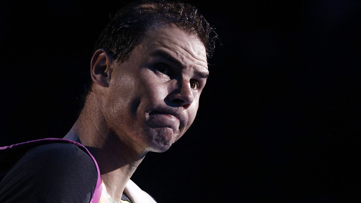 Rafael Nadal se lamenta tras la derrota. (Reuters/Guglielmo Mangiapane)