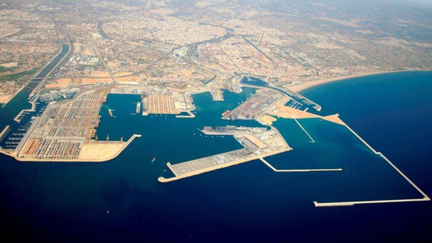 Los diques de abrigo de la ampliación norte del puerto de Valencia (d-a), aún sin colmatar. (Valenciaport)