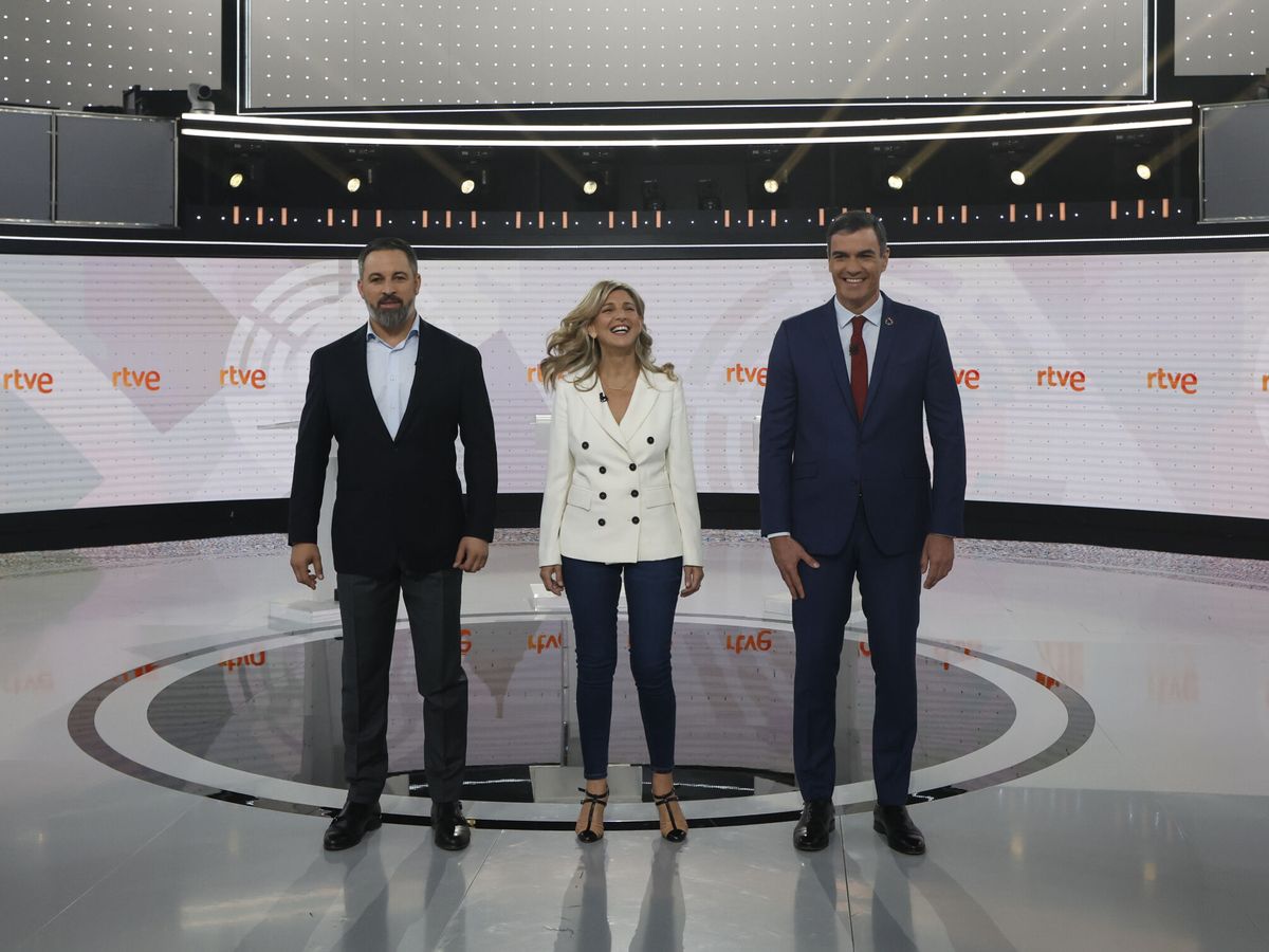Foto: Los candidatos de Vox, Sumar y PSOE en el debate a tres sin Feijóo (EFE/Juanjo Martín)