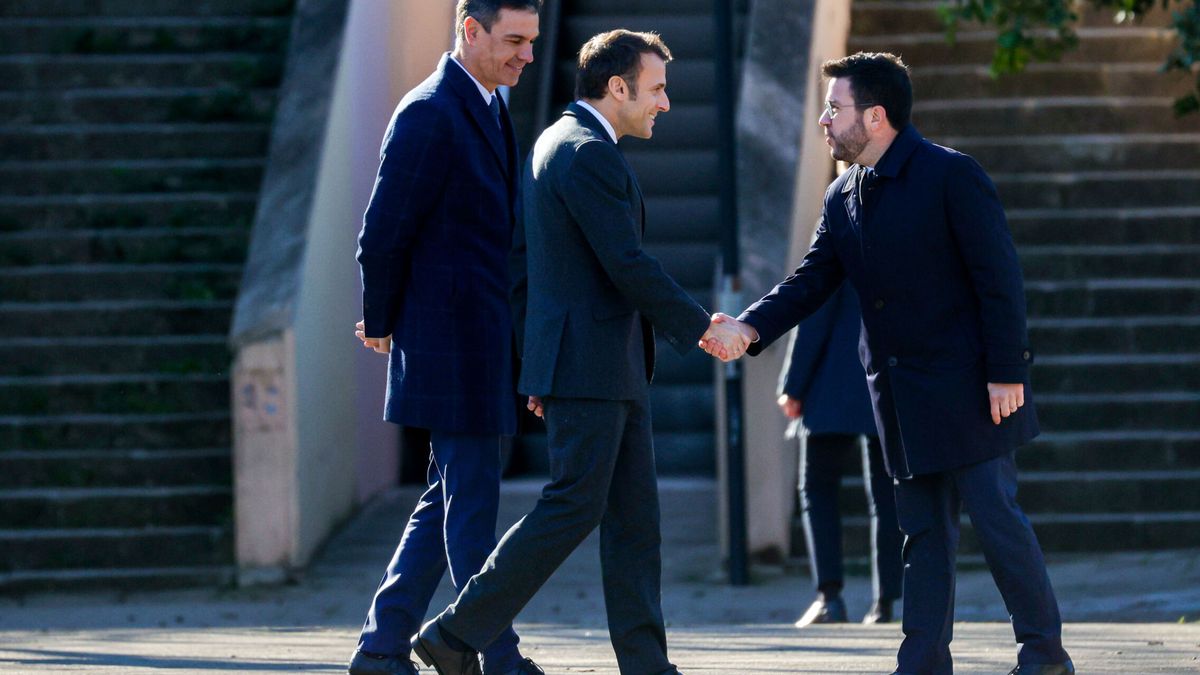 Aragonès planta el himno y traslada a Macron la pretensión de "ser un socio europeo"