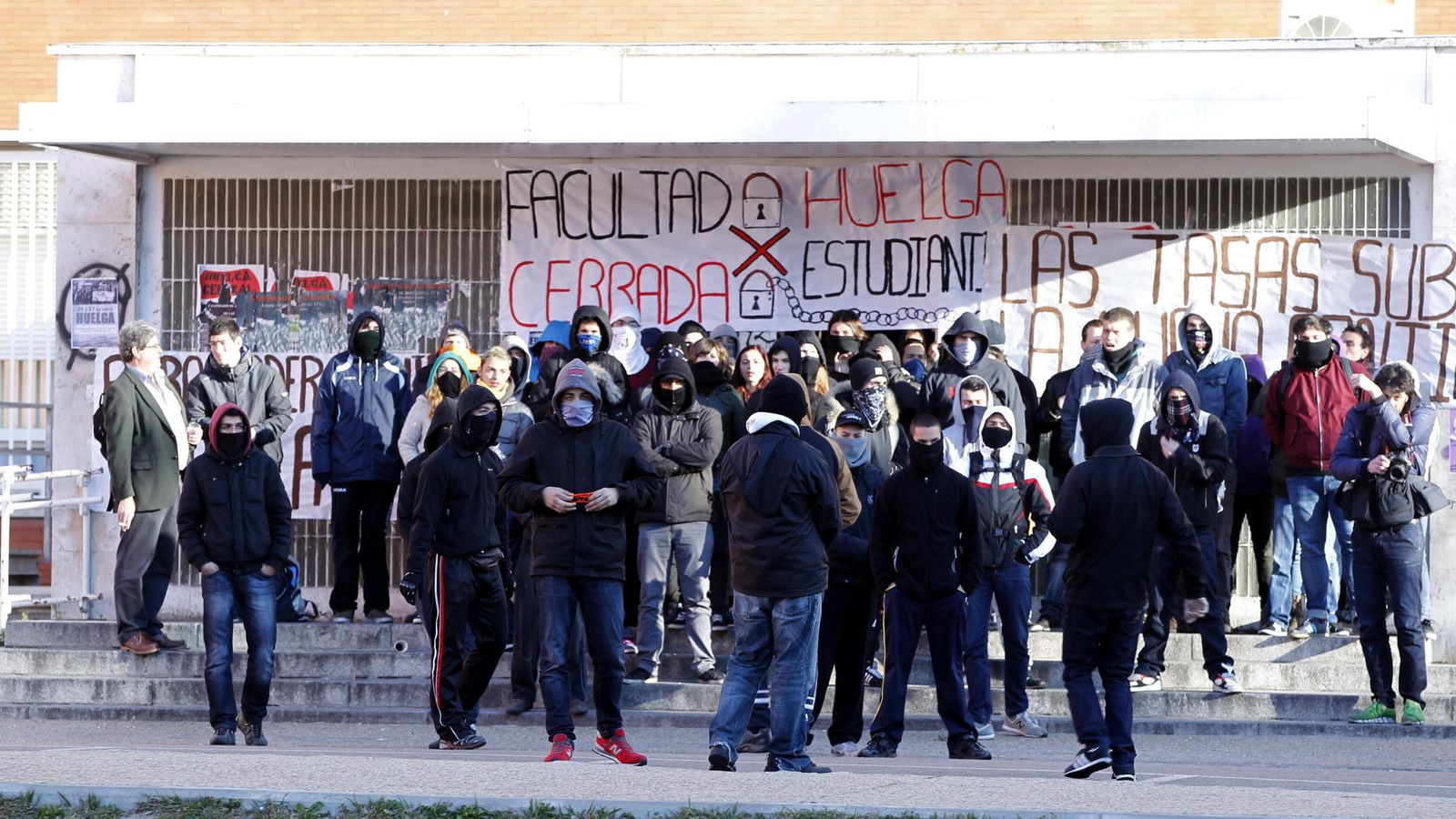 Foto: Huelga de estudiantes contra la subida de tasas en la Universidad Complutense de Madrid. (EFE)