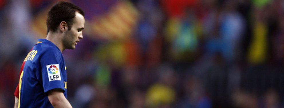 Foto: La lesión de Iniesta enciende las alarmas en 'Can Barça'