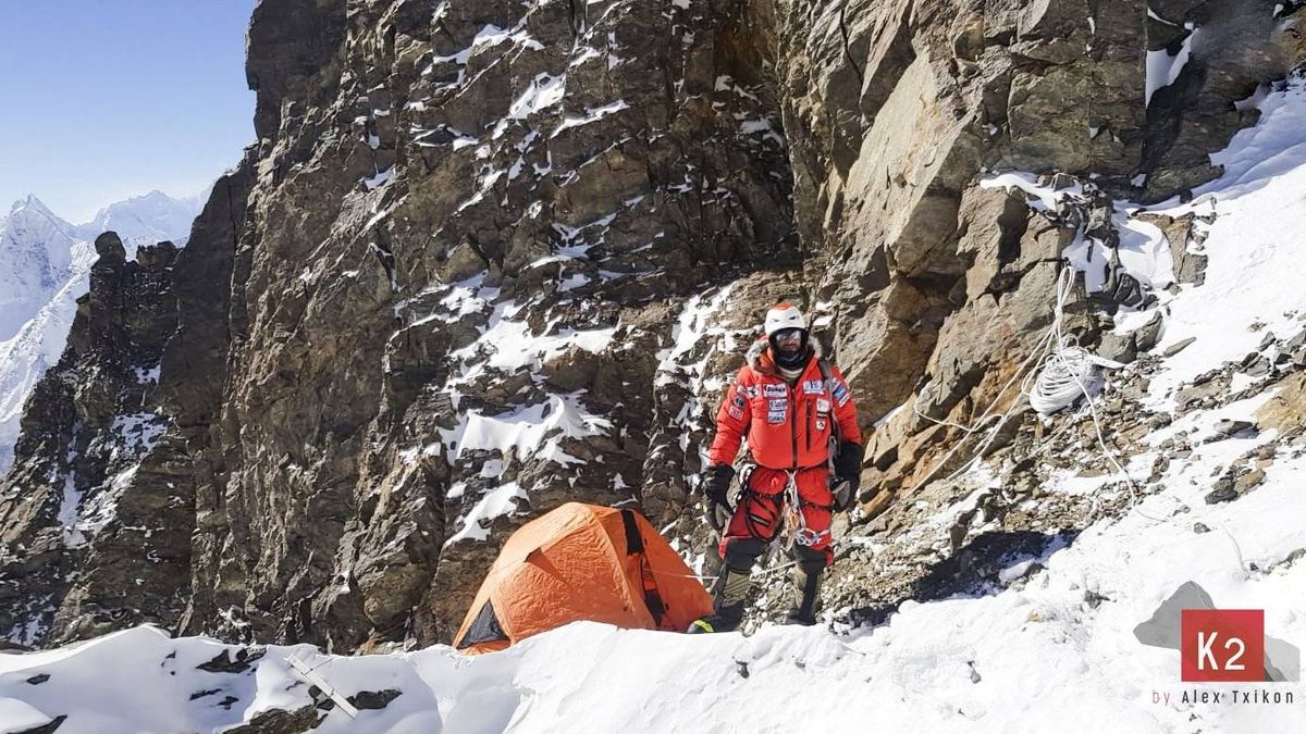 El rescate a dos compañeros de Alex Txikon en el histórico ascenso al K2