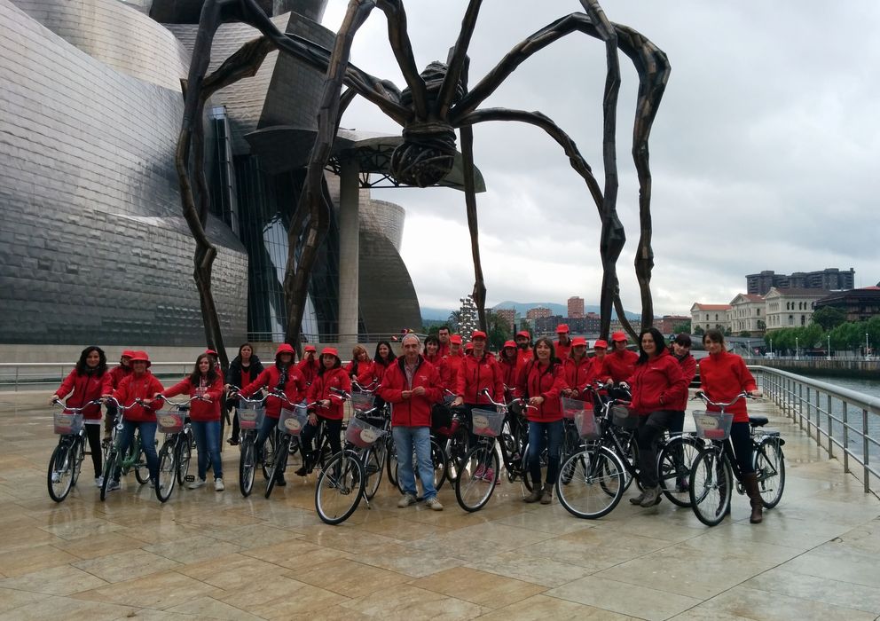 Foto: Una fotografía de los participantes de la iniciativa en Bilbao. (Adecco)