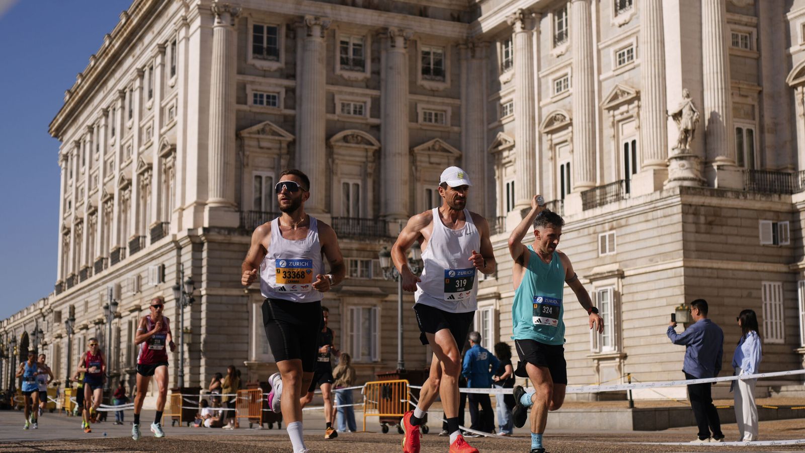 Unos 47.000 corredores toman las calles de Madrid en una 'Zurich Rock 'n' Roll' de récord