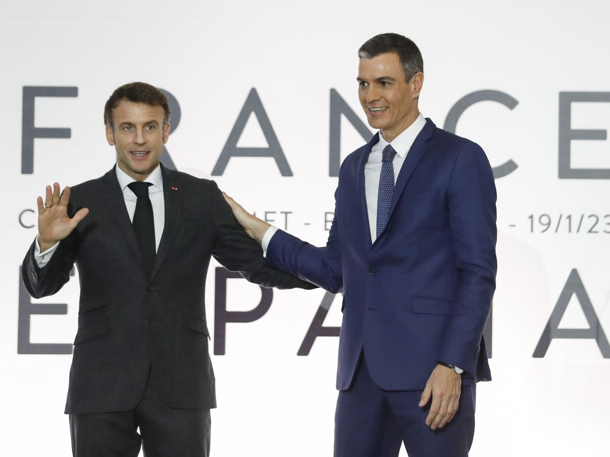 Foto: Macron y Sánchez, en la cumbre hispanofrancesa. (EFE/Andreu Dalmau)