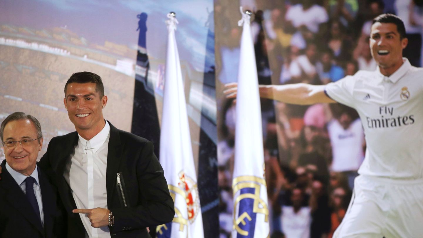 Florentino Pérez y Cristiano Ronaldo, tras la última renovación del portugués con el Real Madrid. (Reuters)