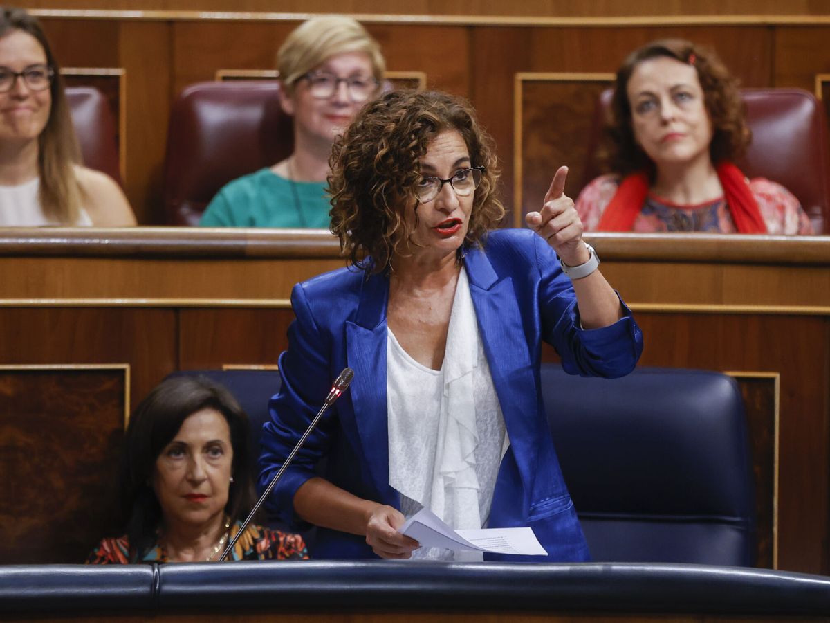 Foto: María Jesús Montero en la sesión de control en el Congreso. (EFE/Juan Carlos Hidalgo)