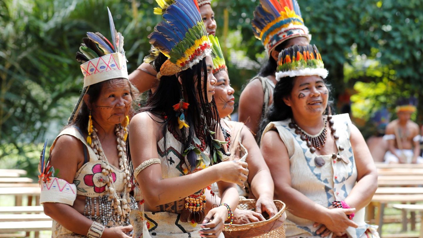 Indígenas ticunas y huitotos asisten a una cumbre donde se han discutido fórmulas para la preservación de este ecosistema. (EFE)