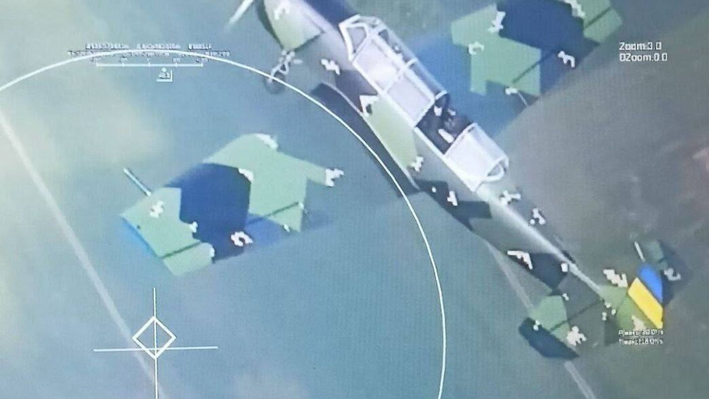 Yakovlev Yak-52 visto desde la cámara de un drone de reconocimiento ruso ZALA. Nótese la carlinga abierta del tirador de precisión (@vysokygovorit)