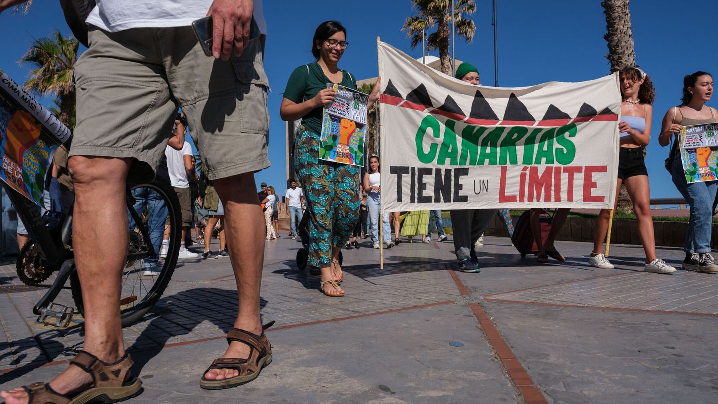 Protesta ambiental en las Canarias. (EFE)