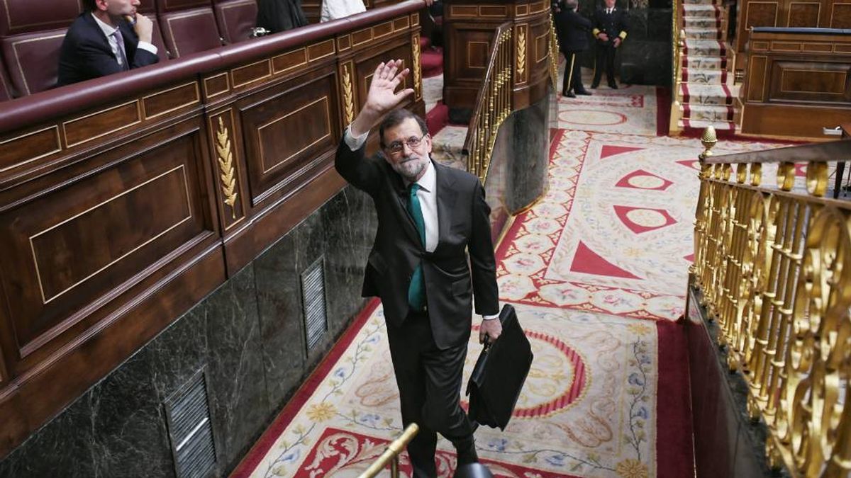 Rajoy moviliza a Cospedal y Santamaría para frenar el debate de la sucesión