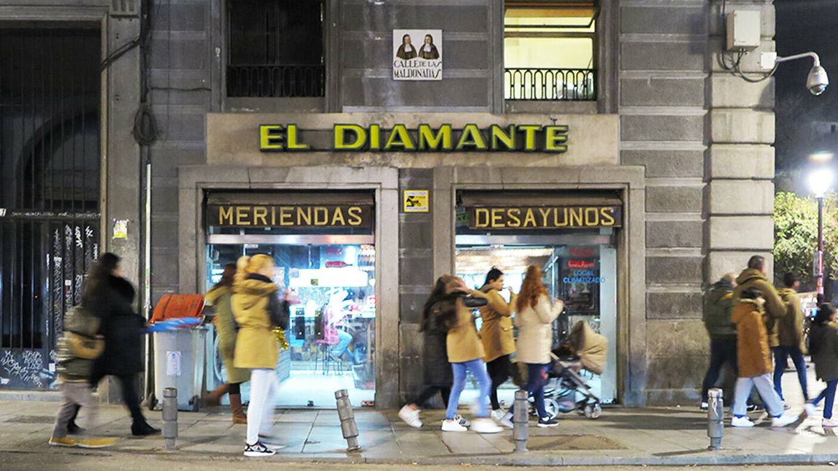 La exposición de la nostalgia: estos son los rótulos de los comercios de Madrid con los que te criaste