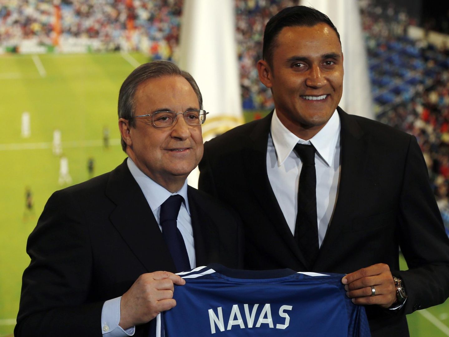 En la imagen, Florentino Perez junto a Keylor Navas. (Reuters)