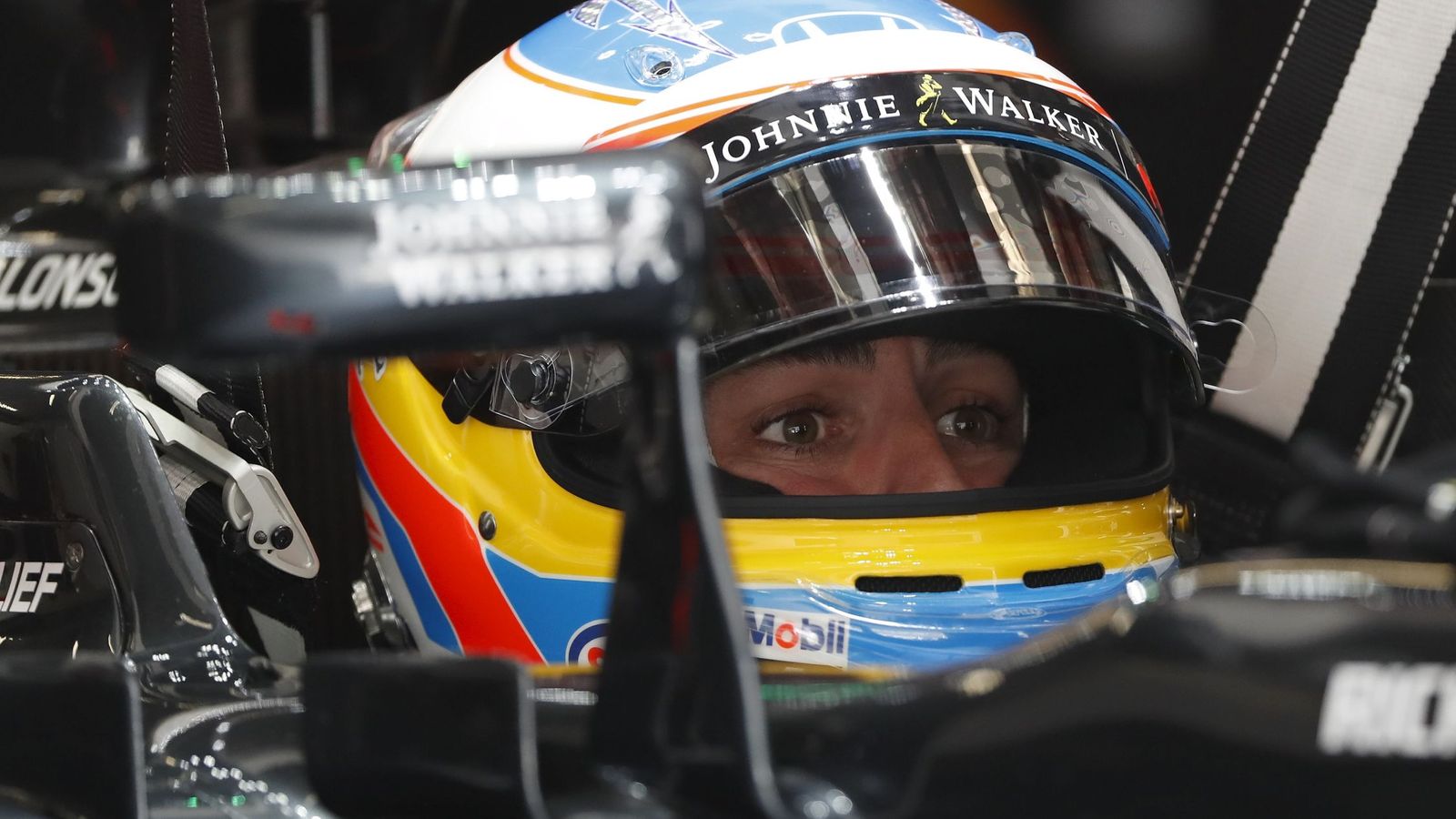Foto: Fernando Alonso, 26 días después, sentado en su monoplaza.