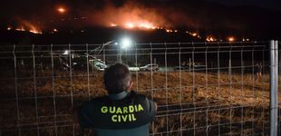 Post de Efectivos del Infoca combaten un incendio forestal declarado en Pinos Puente (Granada)