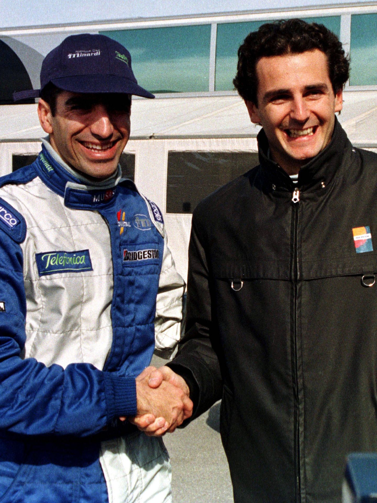 Marc Gené, en la imagen con Pedro de la Rosa antes del inicio del Mundial, también consiguió el único punto de Minardi en 1999. (Action Images)